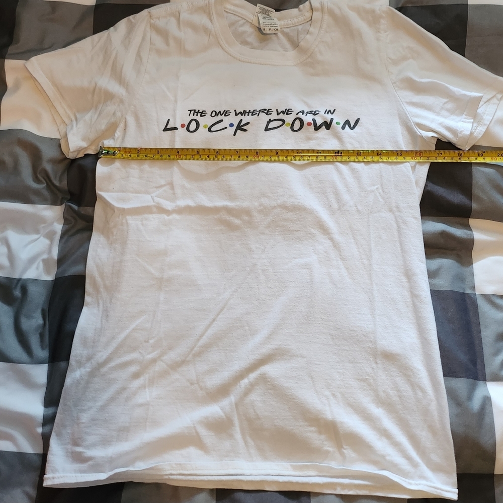 Friends "lockdown" t shirt